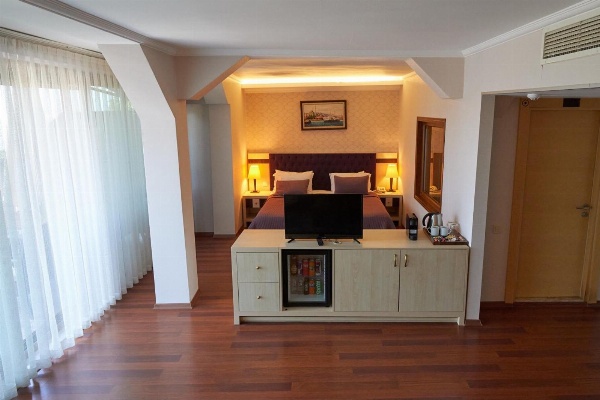 Phellos Suites Boutique Hotel image 3